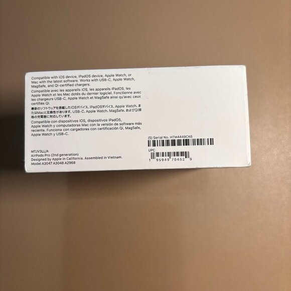 AirPods Pro 2 with MagSafe Charging Case (USB-C) - Picture 4 of 7